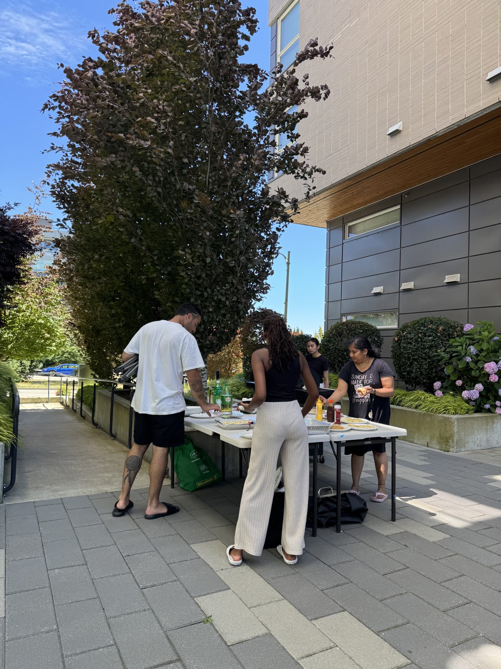 Choosing Your Vancouver Experience: Homestay vs. GEC Student Living